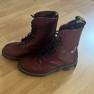 Womens Dr. Marten burgundy boot